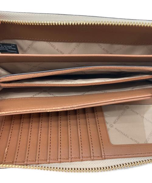 MICHAEL KORS（マイケルコース）MICHAEL KORS (マイケルコース) JET SET TRAVEL LG TRVL CONTINENTAL アイボリーの古着・服飾アイテム