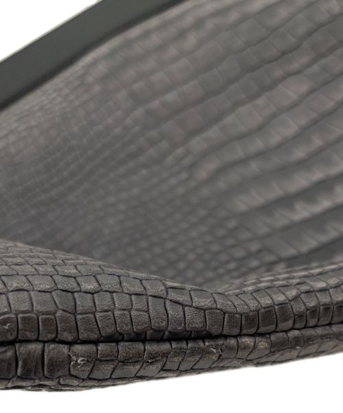 JIMMY CHOO（ジミーチュウ）JIMMY CHOO (ジミーチュウ) 型押しクラッチバッグ ブラックの古着・服飾アイテム