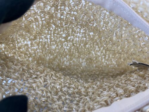 ANTEPRIMA（アンテプリマ）ANTEPRIMA (アンテプリマ) HELLO KITTY (ハローキティ) ワイヤーポーチ アイボリー×ピンクの古着・服飾アイテム