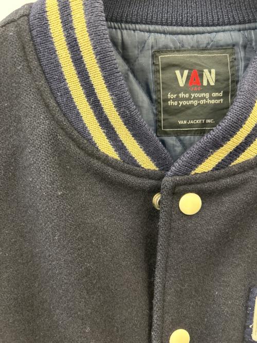 VAN（ヴァン）VAN (ヴァン) スタジャン ベージュ×ネイビー サイズ:LLの古着・服飾アイテム