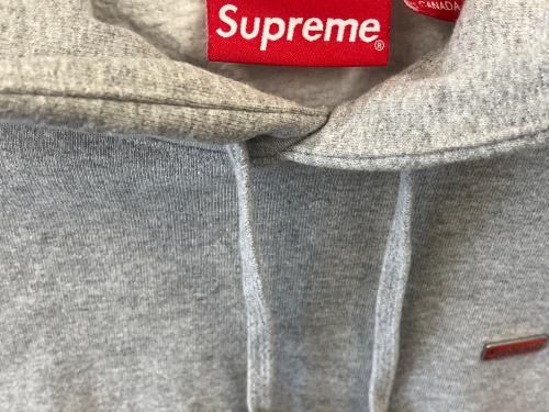 SUPREME（シュプリーム）SUPREME (シュプリーム) パーカー グレー サイズ:Smallの古着・服飾アイテム