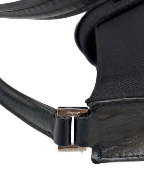 Salvatore Ferragamo（サルヴァトーレ フェラガモ）Salvatore Ferragamo (サルヴァトーレ フェラガモ) セミショルダーバッグ ブラックの古着・服飾アイテム