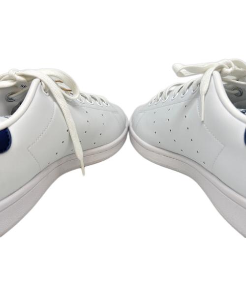 adidas（アディダス）adidas (アディダス) スニーカー ホワイト×ネイビー サイズ:29 未使用品の古着・服飾アイテム