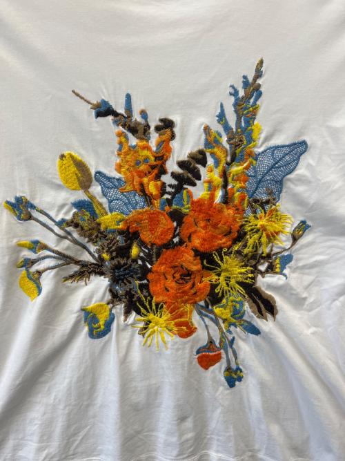 MAISON SPECIAL（メゾンスペシャル）MAISON SPECIAL (メゾンスペシャル) MAISON SPECIAL  Tシャツ　フラワー刺繍 ホワイト サイズ:00の古着・服飾アイテム