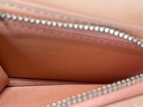 Ferragamo（フェラガモ）Ferragamo (フェラガモ) Ferragamo  ガンチーニ　2つ折り財布 ピンクの古着・服飾アイテム