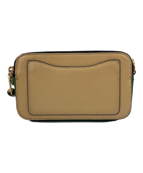 MARC JACOBS（マークジェイコブス）MARC JACOBS (マークジェイコブス) MARC JACOBS　スナップショット　ショルダーバッグ ベージュ×グリーンの古着・服飾アイテム