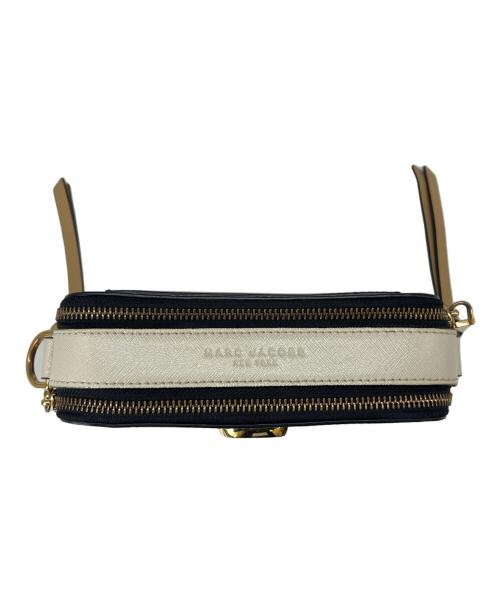 MARC JACOBS（マークジェイコブス）MARC JACOBS (マークジェイコブス) MARC JACOBS　スナップショット　ショルダーバッグ ベージュ×グリーンの古着・服飾アイテム