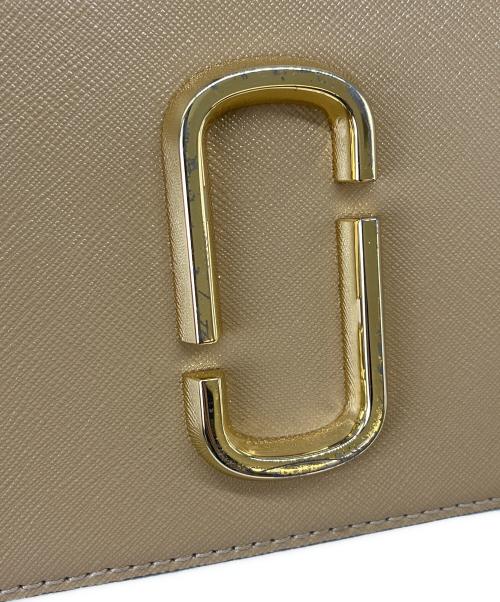 MARC JACOBS（マークジェイコブス）MARC JACOBS (マークジェイコブス) MARC JACOBS　スナップショット　ショルダーバッグ ベージュ×グリーンの古着・服飾アイテム