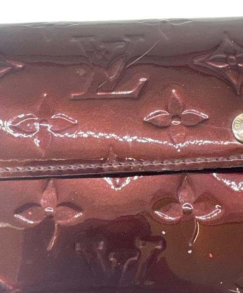 LOUIS VUITTON（ルイ ヴィトン）LOUIS VUITTON (ルイ ヴィトン) LOUIS VUITTON　ヴェルニ　ポルトフォイユ・サラ　長財布 アマラントの古着・服飾アイテム