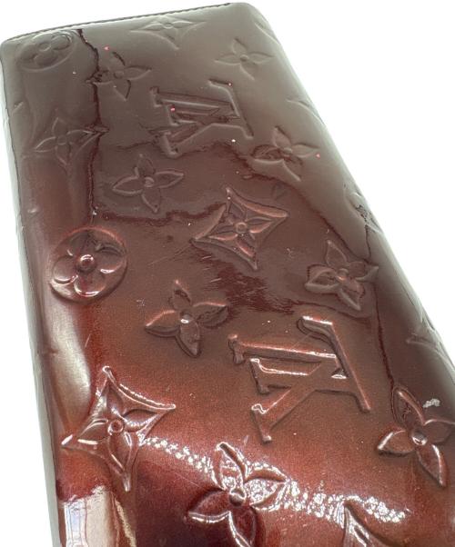 LOUIS VUITTON（ルイ ヴィトン）LOUIS VUITTON (ルイ ヴィトン) LOUIS VUITTON　ヴェルニ　ポルトフォイユ・サラ　長財布 アマラントの古着・服飾アイテム