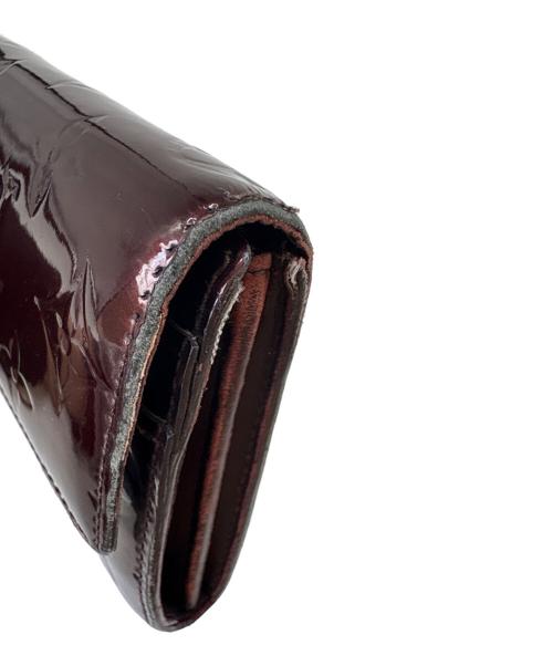 LOUIS VUITTON（ルイ ヴィトン）LOUIS VUITTON (ルイ ヴィトン) LOUIS VUITTON　ヴェルニ　ポルトフォイユ・サラ　長財布 アマラントの古着・服飾アイテム