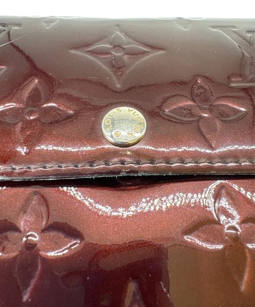 LOUIS VUITTON（ルイ ヴィトン）LOUIS VUITTON (ルイ ヴィトン) LOUIS VUITTON　ヴェルニ　ポルトフォイユ・サラ　長財布 アマラントの古着・服飾アイテム