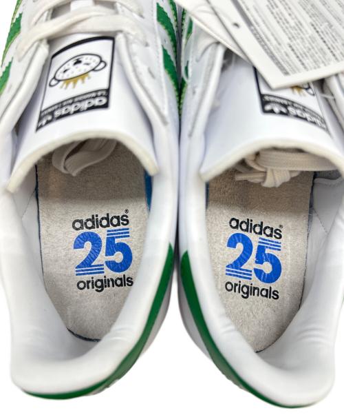 adidas（アディダス）adidas (アディダス) NIGO SUPERSTAR NIGO BEAR　ローカットスニーカー ホワイト×グリーン サイズ:26.5の古着・服飾アイテム