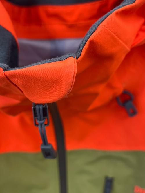 Patagonia（パタゴニア）Patagonia (パタゴニア) ナイロンパーカー オレンジ×グリーン サイズ:XSの古着・服飾アイテム