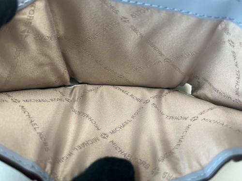 MICHAEL KORS（マイケル・コース）MICHAEL KORS (マイケル・コース) MICHAEL KORS 　3つ折り財布 ブルーの古着・服飾アイテム