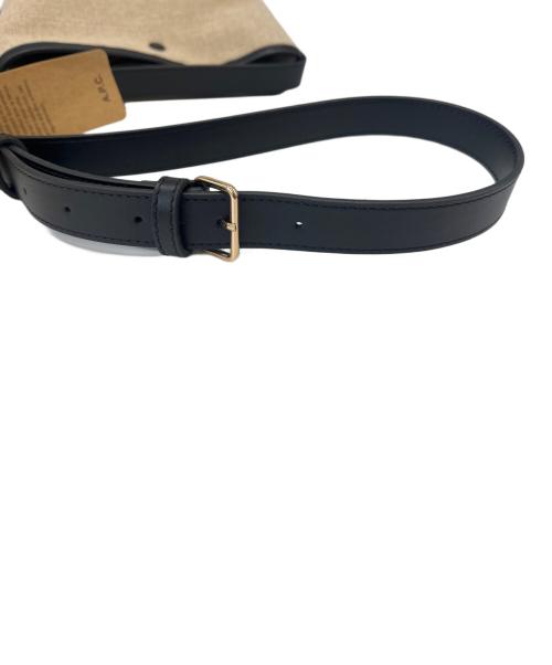 A.P.C.（アーペーセー）A.P.C. (アーペーセー) A.P.C. キャンバス　ショルダーバッグ ベージュ×ブラックの古着・服飾アイテム