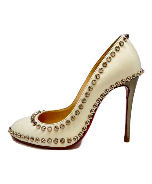 Christian Louboutin（クリスチャン・ルブタン）Christian Louboutin (クリスチャン・ルブタン) Christian Louboutin　スタッズパンプス ホワイト サイズ:36 1/2の古着・服飾アイテム