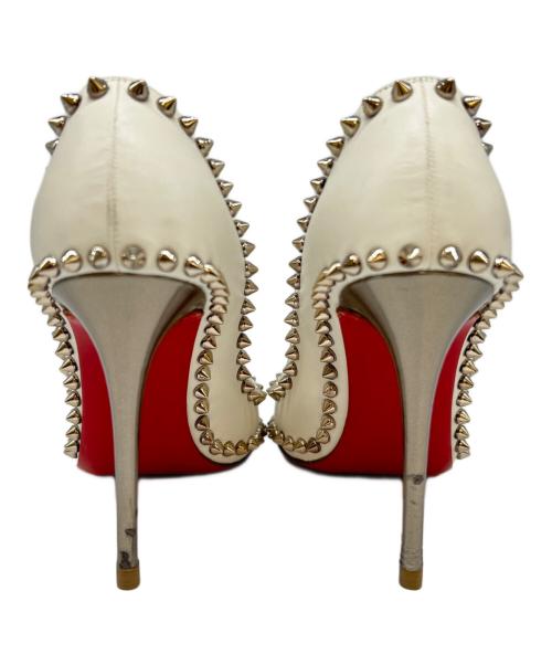 Christian Louboutin（クリスチャン・ルブタン）Christian Louboutin (クリスチャン・ルブタン) Christian Louboutin　スタッズパンプス ホワイト サイズ:36 1/2の古着・服飾アイテム
