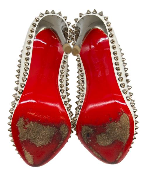 Christian Louboutin（クリスチャン・ルブタン）Christian Louboutin (クリスチャン・ルブタン) Christian Louboutin　スタッズパンプス ホワイト サイズ:36 1/2の古着・服飾アイテム