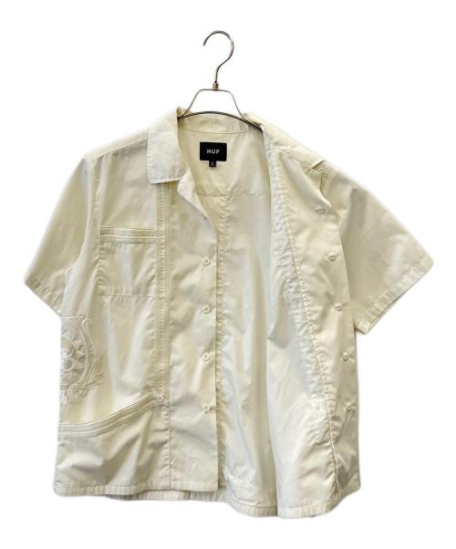 HUF（ハフ）HUF (ハフ) HUF　半袖刺繍シャツ ホワイト サイズ:Ｓの古着・服飾アイテム