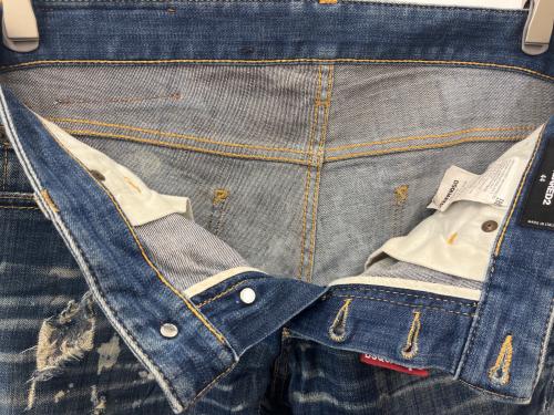 DSQUARED2（ディースクエアード）DSQUARED2 (ディースクエアード) DSQUARED2　ダメージ加工デニムパンツ インディゴ サイズ:44の古着・服飾アイテム