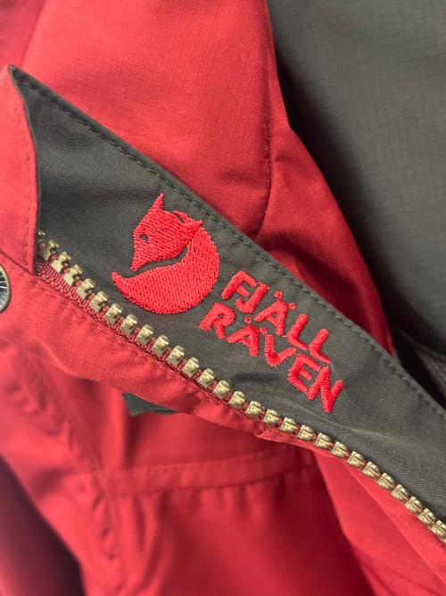 FJALLRAVEN（フェールラーベン）FJALLRAVEN (フェールラーベン) FJALLRAVEN　ナイロンジャケット レッド サイズ:Lの古着・服飾アイテム