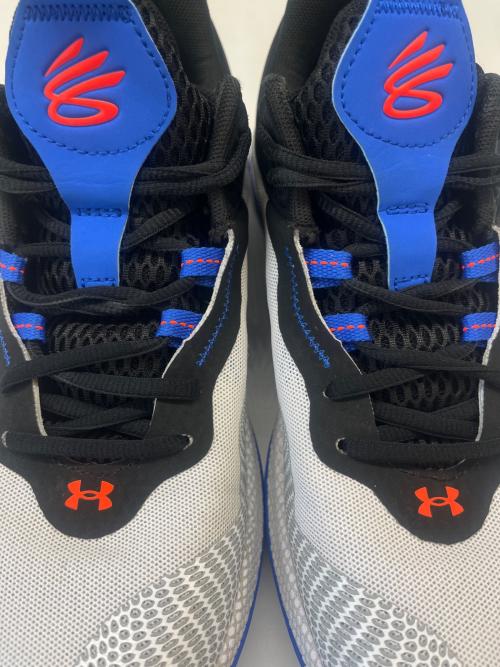UNDER ARMOUR（アンダーアーマー）UNDER ARMOUR (アンダーアーマー) UNDER ARMOUR　CURRY HOVR SPLASH 2　ミッドカットスニーカー ホワイト×ブラック サイズ:27.5の古着・服飾アイテム