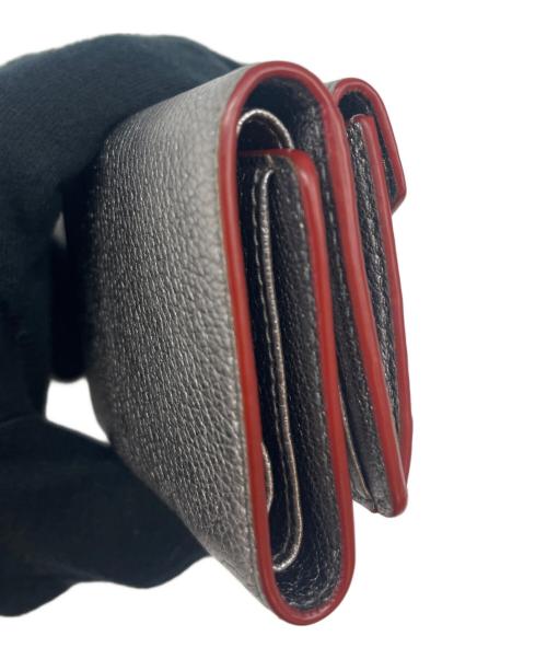 MIU MIU（ミュウミュウ）MIU MIU (ミュウミュウ) MIU MIU  マドラスラブ 3つ折り財布 シルバーの古着・服飾アイテム