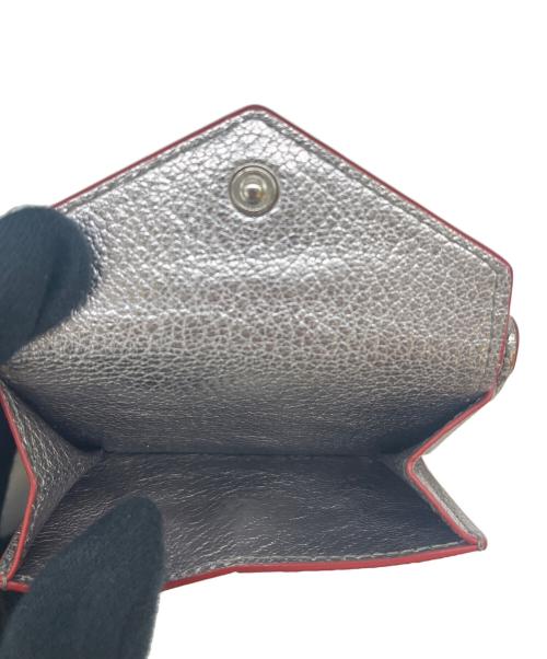 MIU MIU（ミュウミュウ）MIU MIU (ミュウミュウ) MIU MIU  マドラスラブ 3つ折り財布 シルバーの古着・服飾アイテム