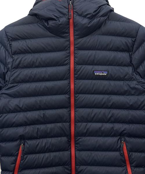 Patagonia（パタゴニア）Patagonia (パタゴニア) Patagonia　ダウンジャケット ネイビー×レッド サイズ:Mの古着・服飾アイテム
