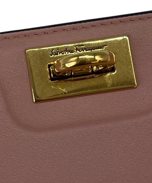 Salvatore Ferragamo（サルヴァトーレ フェラガモ）Salvatore Ferragamo (サルヴァトーレ フェラガモ) Salvatore Ferragamo 　2つ折り財布 ピンクの古着・服飾アイテム