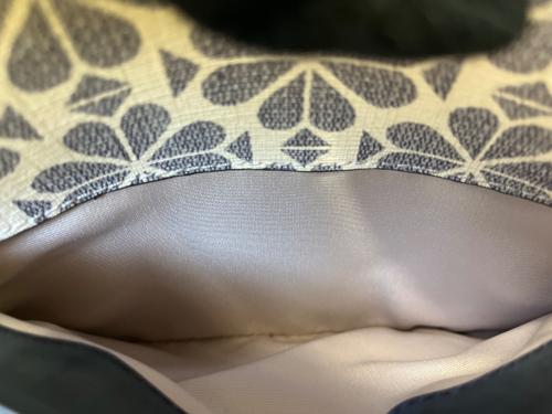 Kate Spade（ケイトスペード）Kate Spade (ケイトスペード) Kate Spade フラワーコーテッドキャンバス ショルダーバッグ ホワイト×ネイビーの古着・服飾アイテム