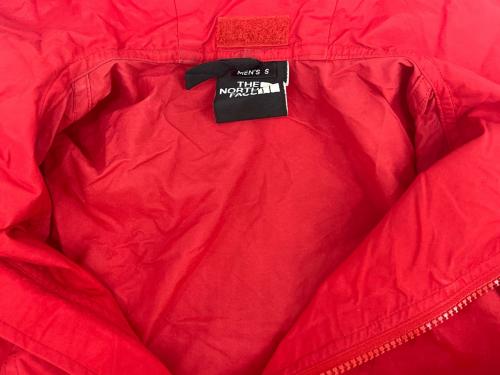 THE NORTH FACE（ザ ノース フェイス）THE NORTH FACE (ザ ノース フェイス) THE NORTH FACE　アノラックパーカー レッド サイズ:Sの古着・服飾アイテム