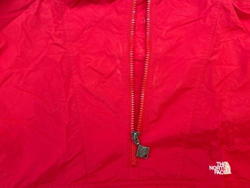 THE NORTH FACE（ザ ノース フェイス）THE NORTH FACE (ザ ノース フェイス) THE NORTH FACE　アノラックパーカー レッド サイズ:Sの古着・服飾アイテム