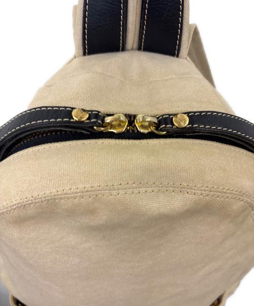 Vivienne Westwood（ヴィヴィアンウエストウッド）Vivienne Westwood (ヴィヴィアンウエストウッド) Vivienne Westwood　リュック ホワイトの古着・服飾アイテム