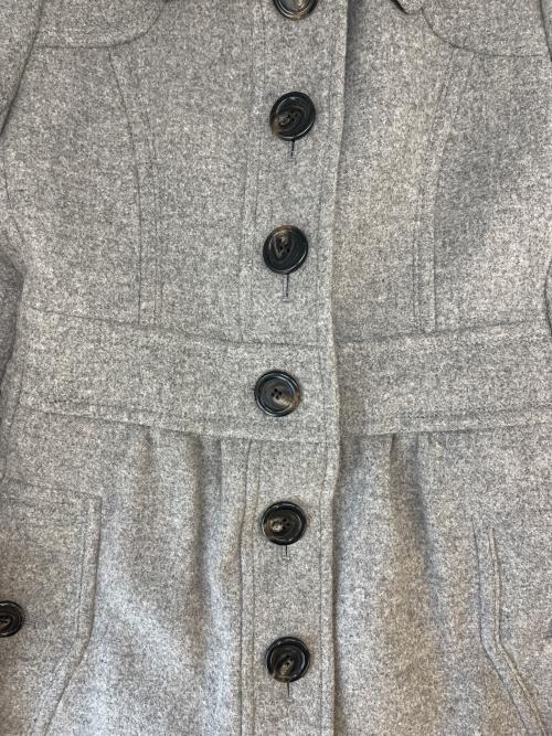 BURBERRY BLUE LABEL（バーバリー ブルー レーベル）BURBERRY BLUE LABEL (バーバリーロンドンブルーレーベル) BURBERRY BLUE LABEL  フォックスファー・アンゴラ混　ファー付コート グレー サイズ:40の古着・服飾アイテム