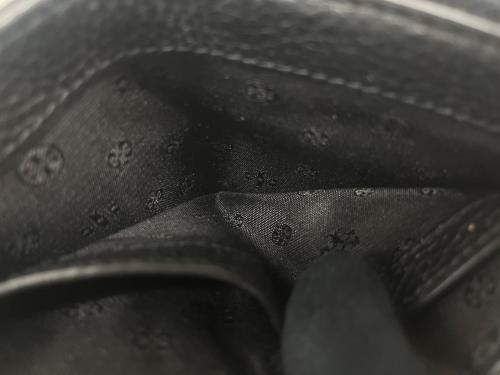 TORY BURCH（トリーバーチ）TORY BURCH (トリーバーチ) TORY BURCH 　2つ折り財布 ブラックの古着・服飾アイテム