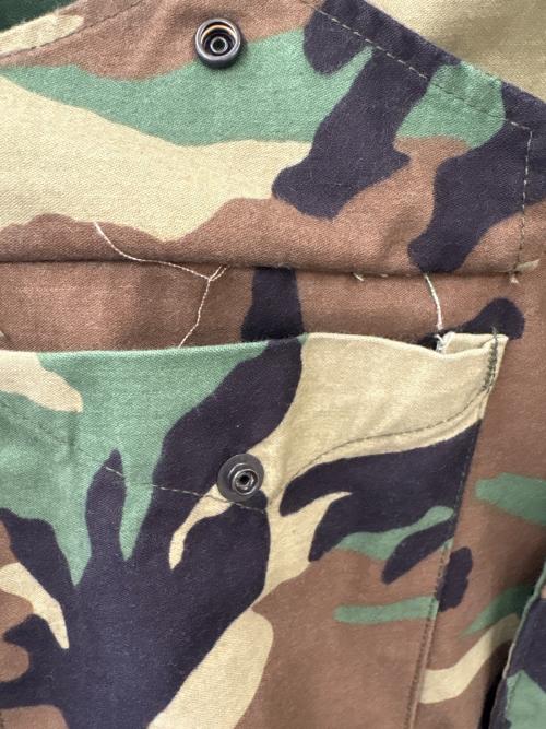 ミリタリー（ミリタリー）ミリタリー (ミリタリー) フィールドジャケット　カモフラージュ柄 カーキ サイズ:LARGE LONGの古着・服飾アイテム