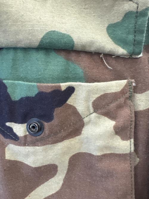 ミリタリー（ミリタリー）ミリタリー (ミリタリー) フィールドジャケット　カモフラージュ柄 カーキ サイズ:LARGE LONGの古着・服飾アイテム