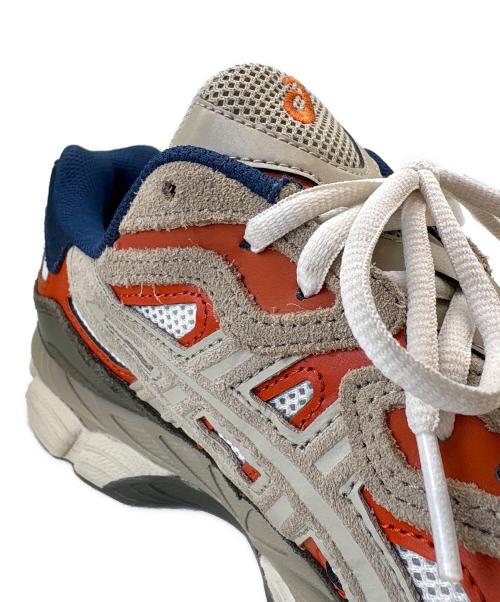 asics（アシックス）asics (アシックス) asics　GEL-NYC　スニーカー ホワイト×ベージュ×オレンジ サイズ:28.0の古着・服飾アイテム