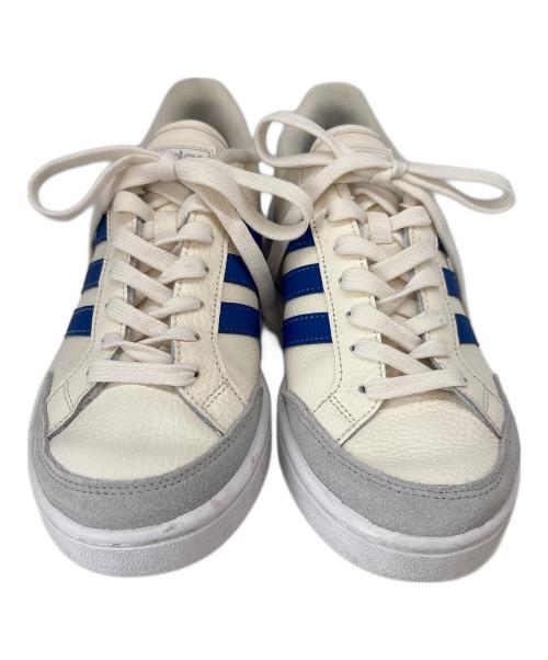 adidas（アディダス）adidas (アディダス) adidas　ローカットスニーカー アイボリー×ブルー サイズ:26の古着・服飾アイテム
