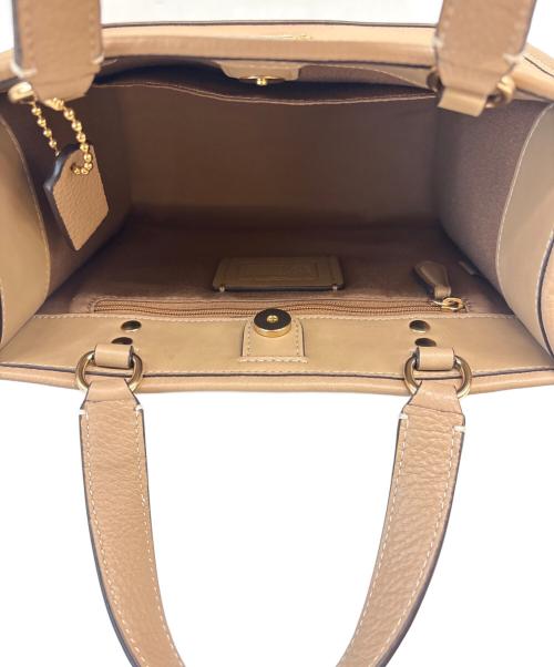 COACH（コーチ）COACH (コーチ) COACH　デンプシー トート 22 ベージュの古着・服飾アイテム