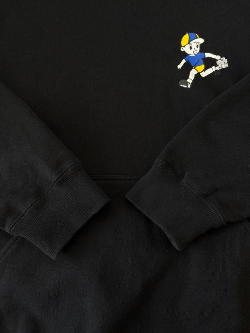 BlackEyePatch（ブラックアイパッチ）BlackEyePatch (ブラックアイパッチ) BlackEyePatch　飛び出し坊や　プルオーバーパーカー ブラック サイズ:Mの古着・服飾アイテム