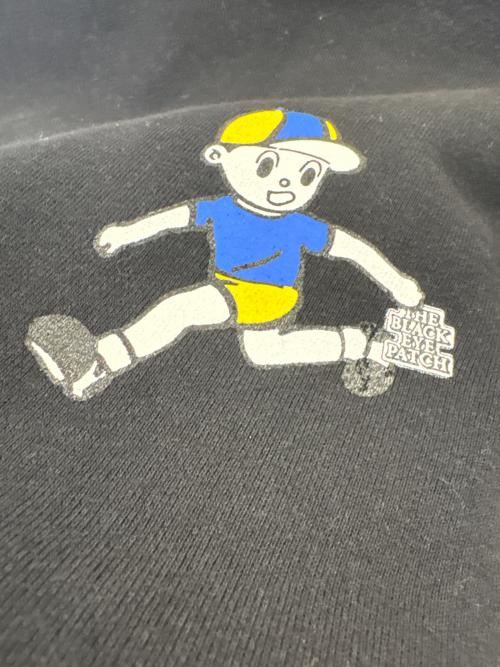 BlackEyePatch（ブラックアイパッチ）BlackEyePatch (ブラックアイパッチ) BlackEyePatch　飛び出し坊や　プルオーバーパーカー ブラック サイズ:Mの古着・服飾アイテム