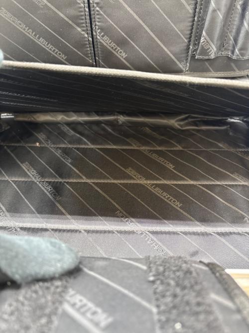 ZERO HALLIBURTON（ゼロ ハリバートン）ZERO HALLIBURTON (ゼロ ハリバートン) ZERO HALLIBURTON アタッシュケース グレーの古着・服飾アイテム