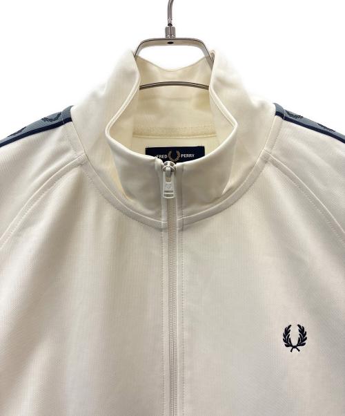 FRED PERRY（フレッドペリー）FRED PERRY (フレッドペリー) FRED PERRY　Contrast Tape Track Jacket アイボリー サイズ:XLの古着・服飾アイテム