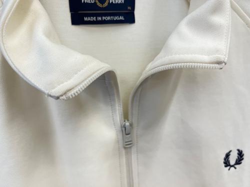 FRED PERRY（フレッドペリー）FRED PERRY (フレッドペリー) FRED PERRY　Contrast Tape Track Jacket アイボリー サイズ:XLの古着・服飾アイテム
