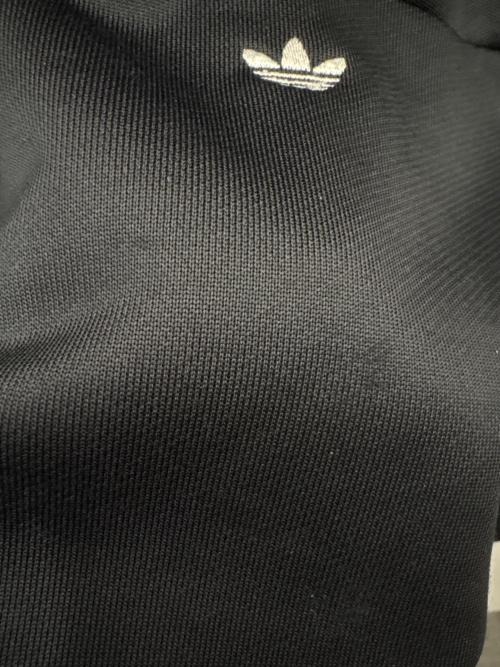 adidas（アディダス）adidas (アディダス) adidas　ハーフジップトラックジャケット ブラック サイズ:Ｍの古着・服飾アイテム