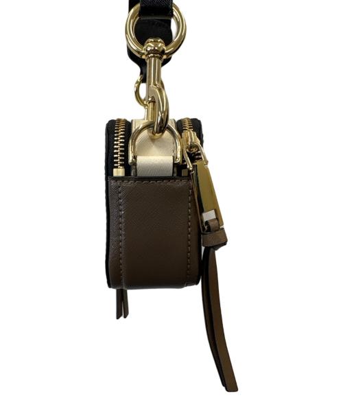 MARC JACOBS（マークジェイコブス）MARC JACOBS (マークジェイコブス) MARC JACOBS　スナップショット　ショルダーバッグ ブラウン×アイボリーの古着・服飾アイテム
