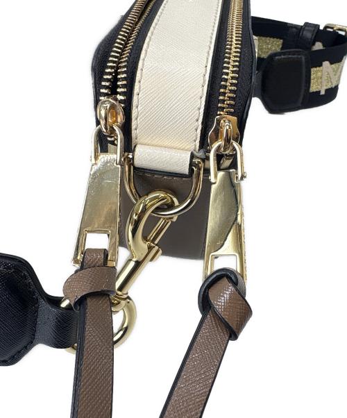 MARC JACOBS（マークジェイコブス）MARC JACOBS (マークジェイコブス) MARC JACOBS　スナップショット　ショルダーバッグ ブラウン×アイボリーの古着・服飾アイテム